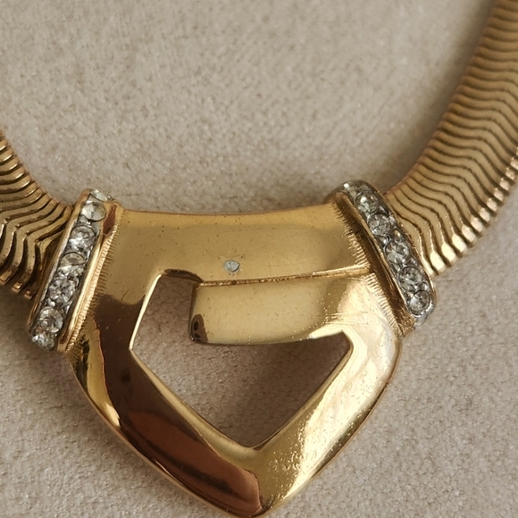 GIVENCHY Elegant Gold Necklace with Rhinestone Accents - Picture 3 of 6